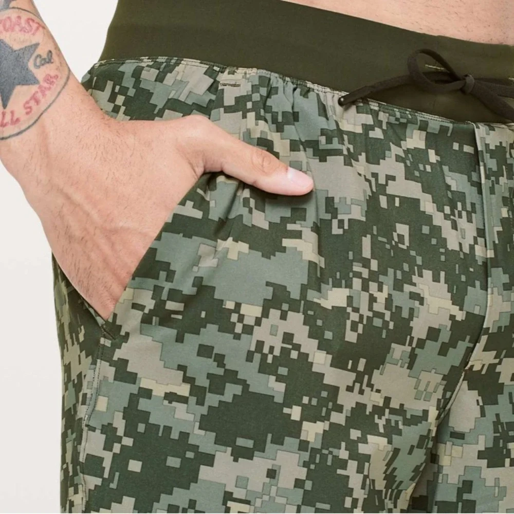 Lululemon T.H.E Shorts Pixel Camo Size L